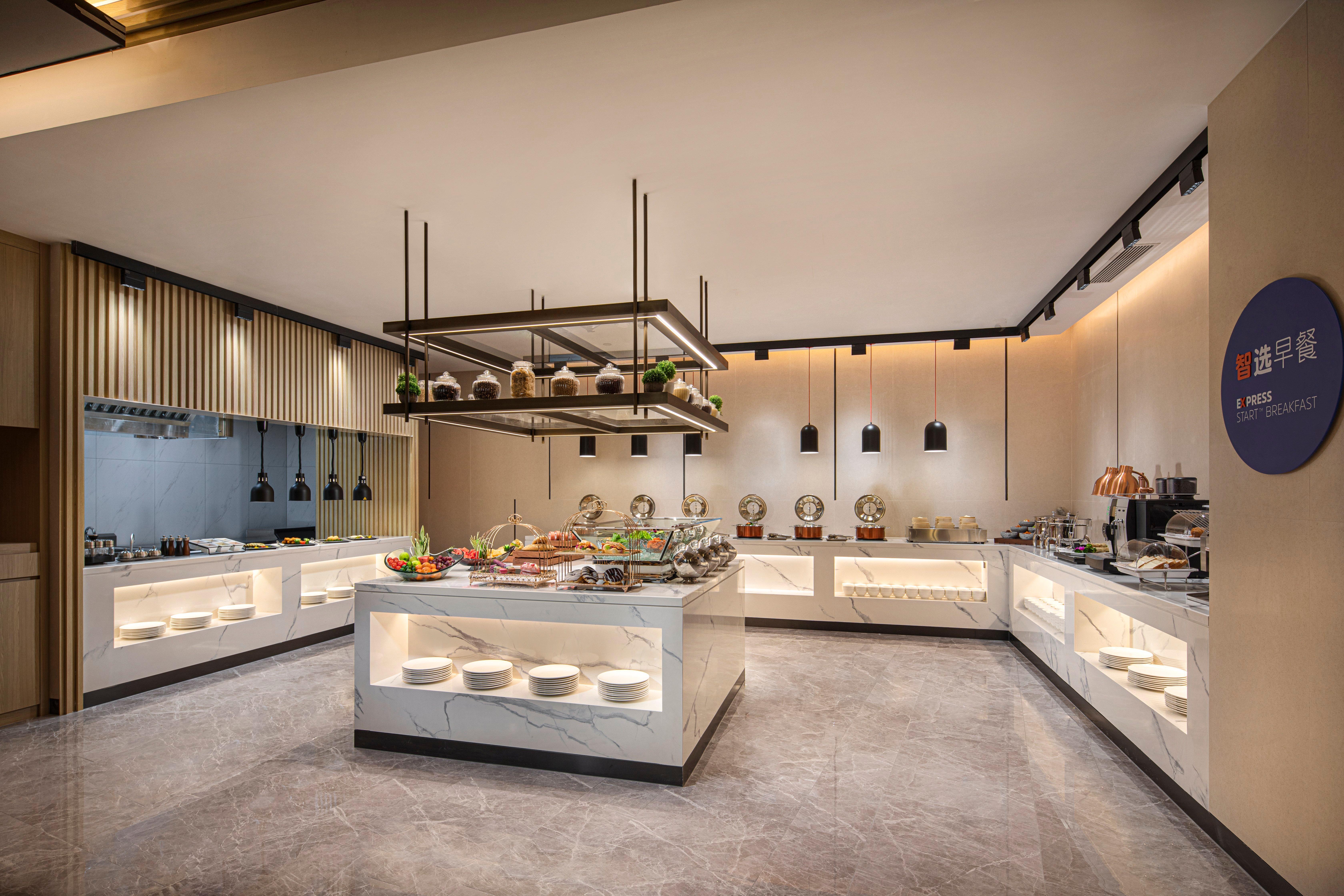 Hotel Express Yizhuang Center By Ihg 4*